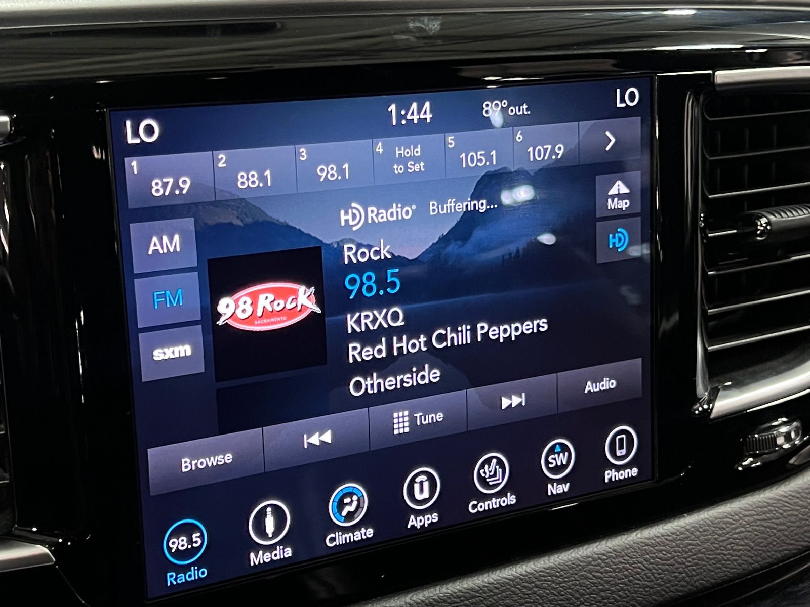 Thumbnail: 2019 Chrysler Pacifica - 3