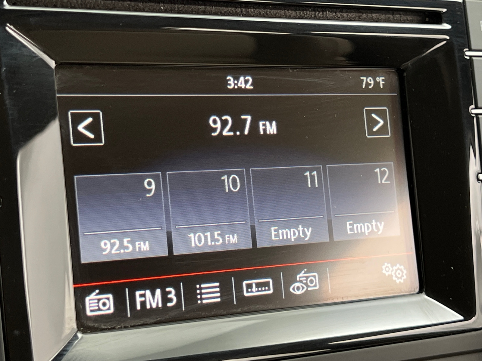 Thumbnail: 2016 Volkswagen Tiguan - 4