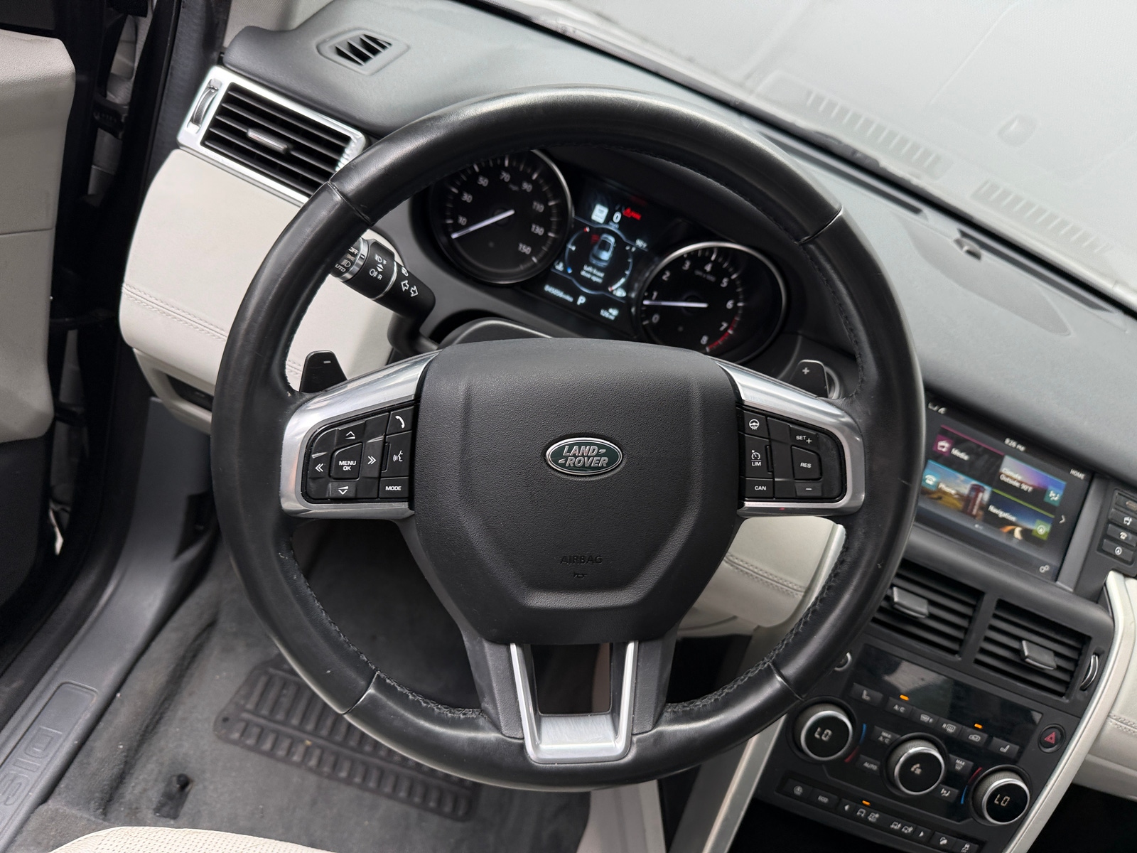Thumbnail: 2019 Land Rover Discovery Sport - 4