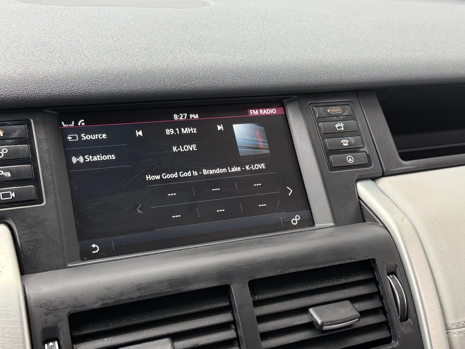 Thumbnail: 2019 Land Rover Discovery Sport - 3