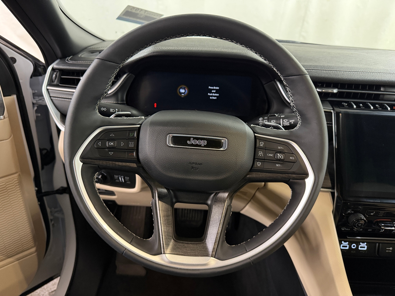 Thumbnail: 2025 Jeep Grand Cherokee L - 4