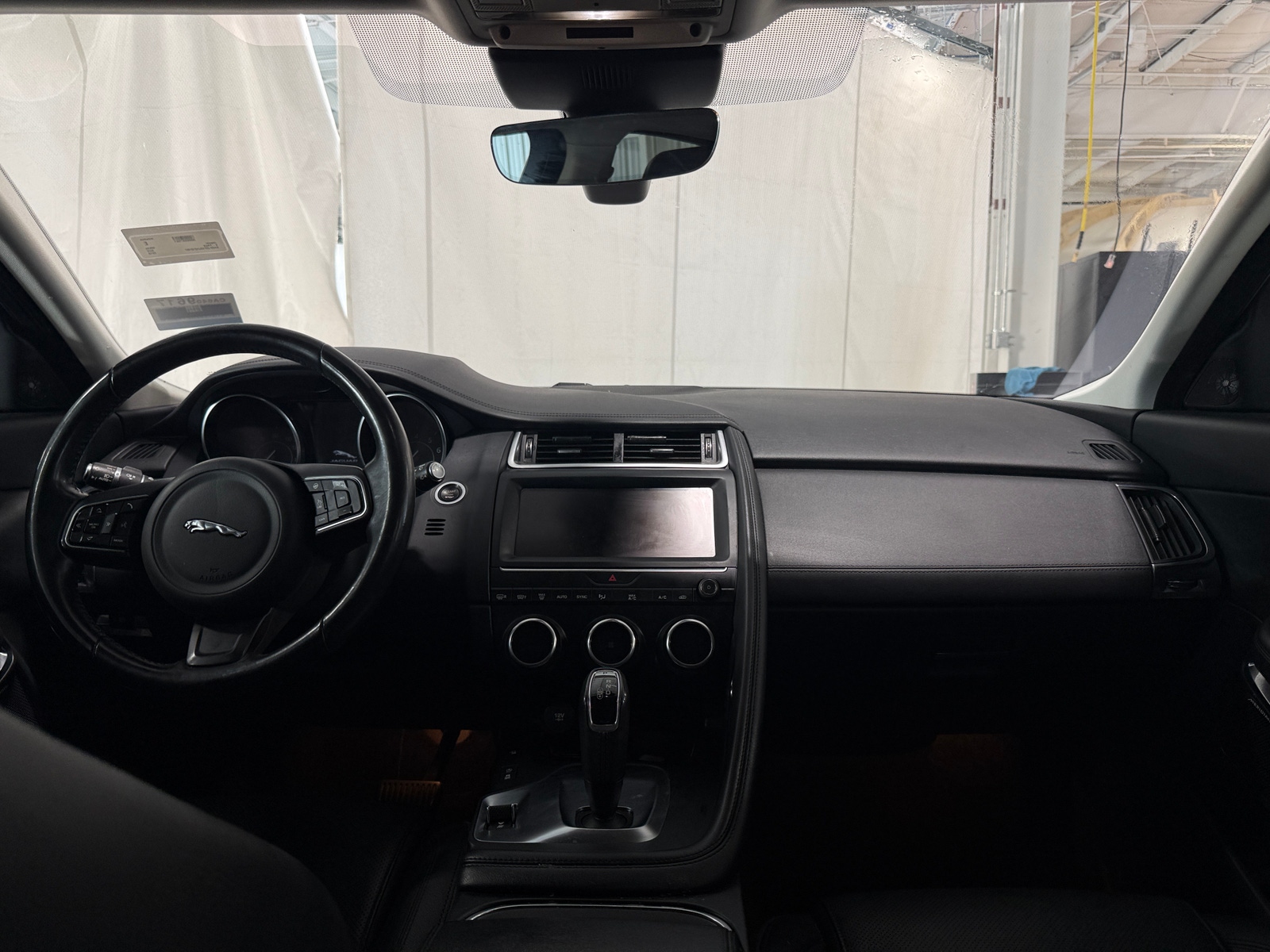 Thumbnail: 2018 Jaguar E-Pace - 3