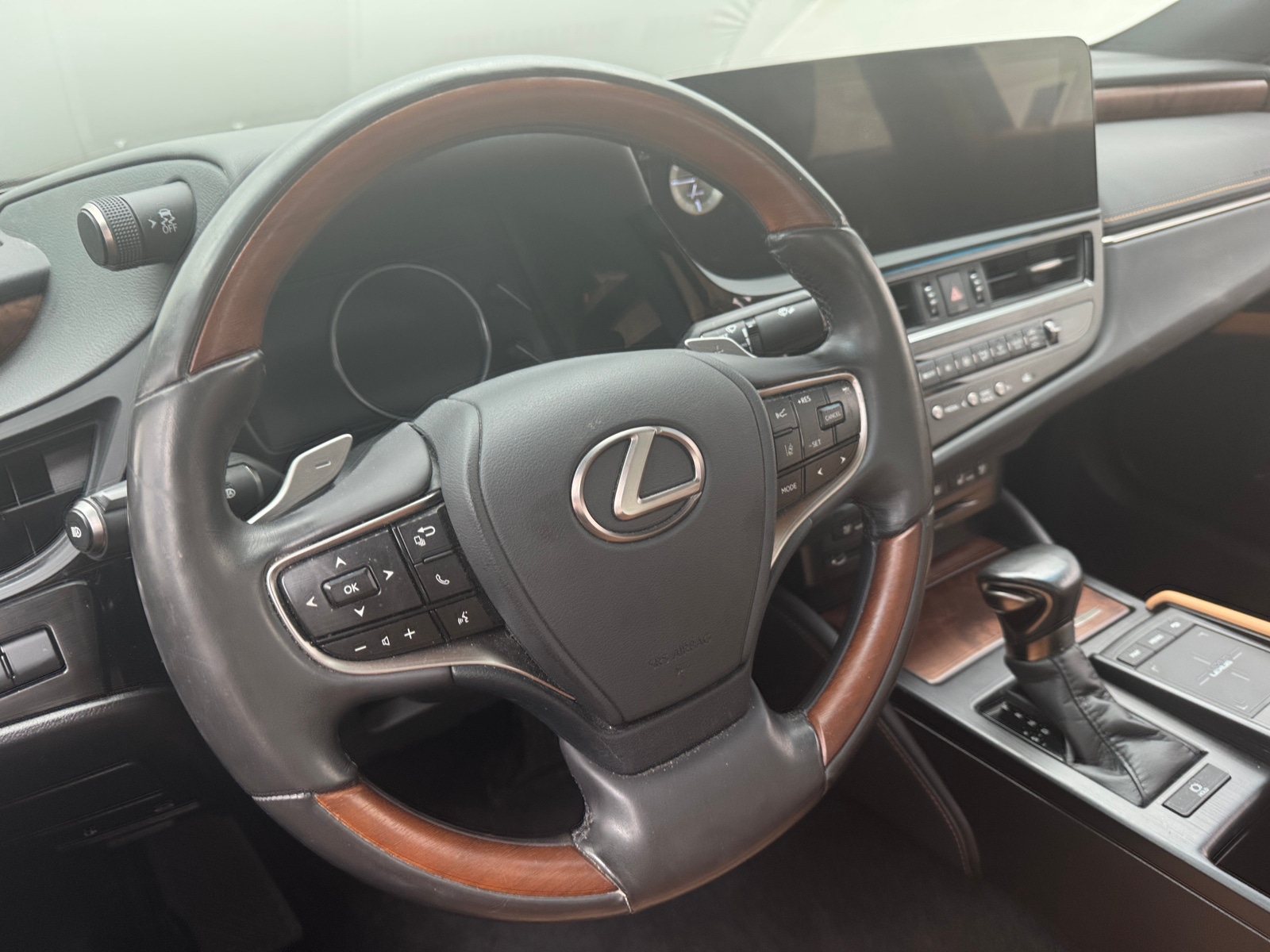 Thumbnail: 2022 Lexus ES - 4