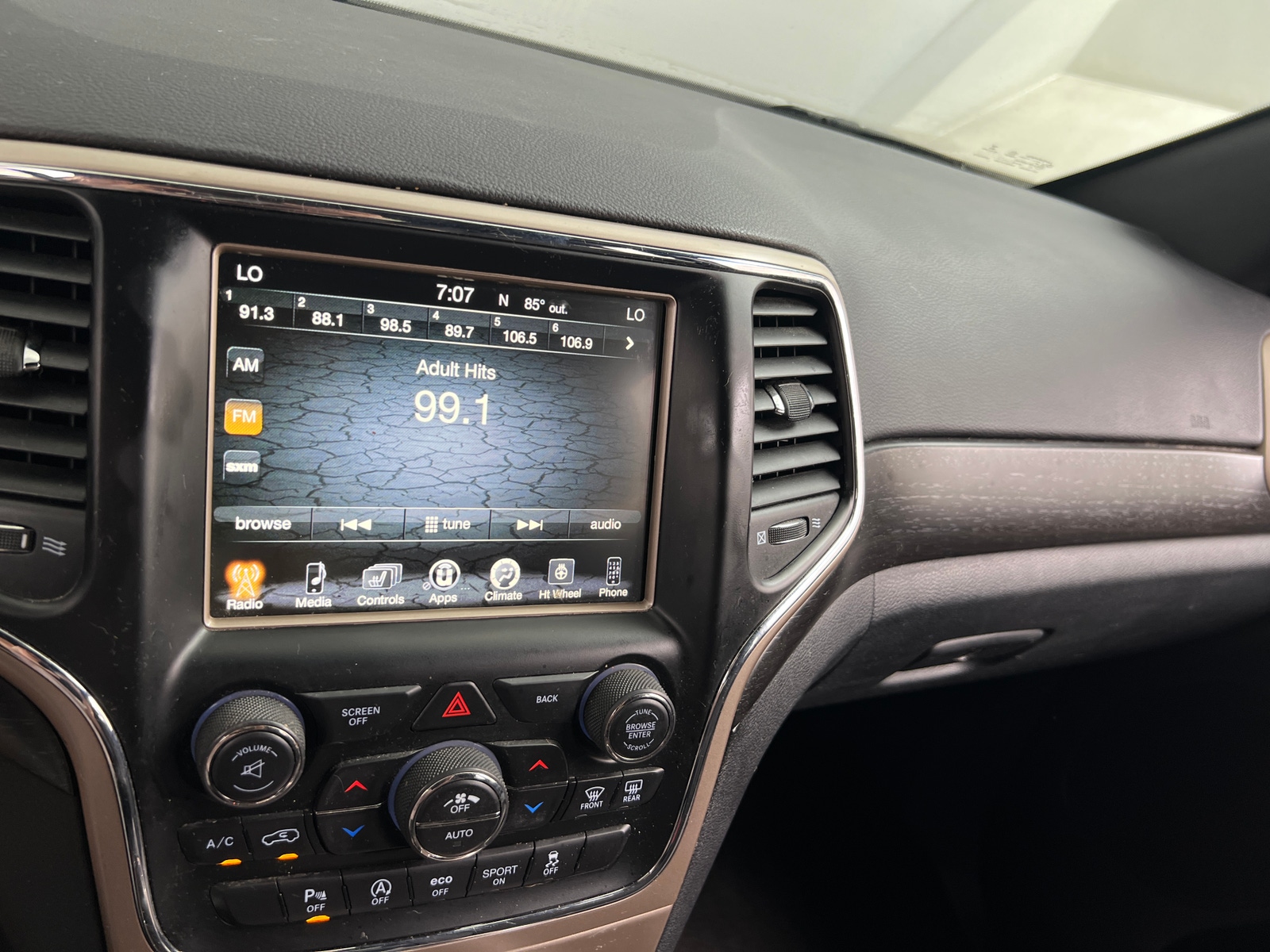 Thumbnail: 2017 Jeep Grand Cherokee - 4
