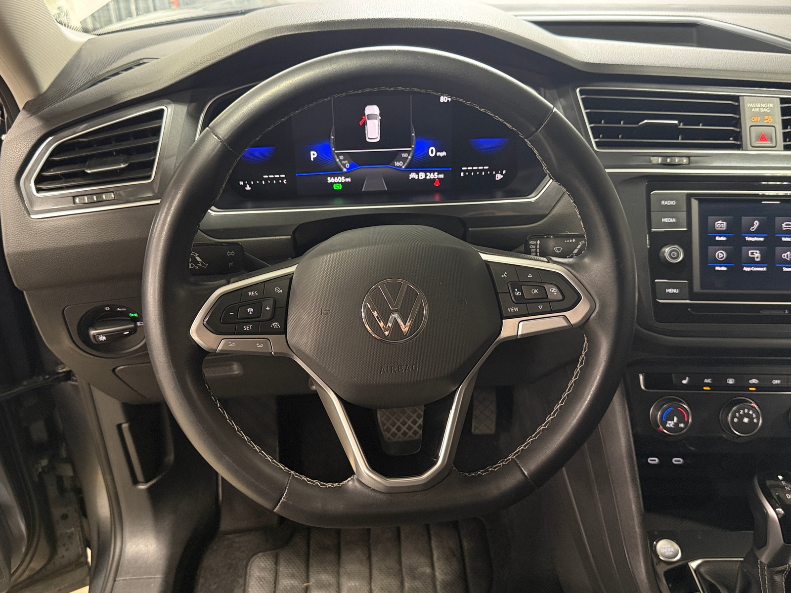 Thumbnail: 2023 Volkswagen Tiguan - 5