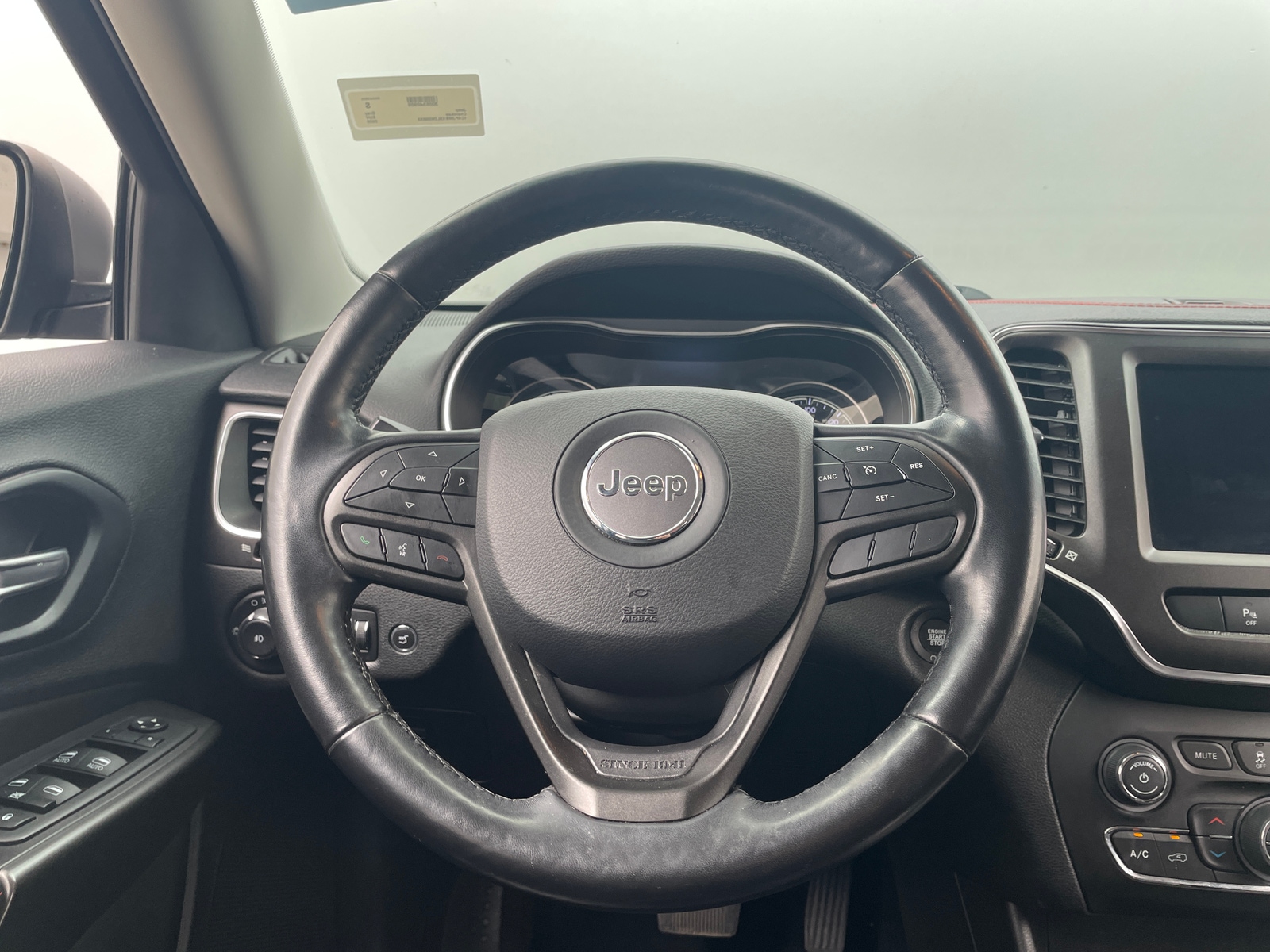 Thumbnail: 2020 Jeep Cherokee - 5