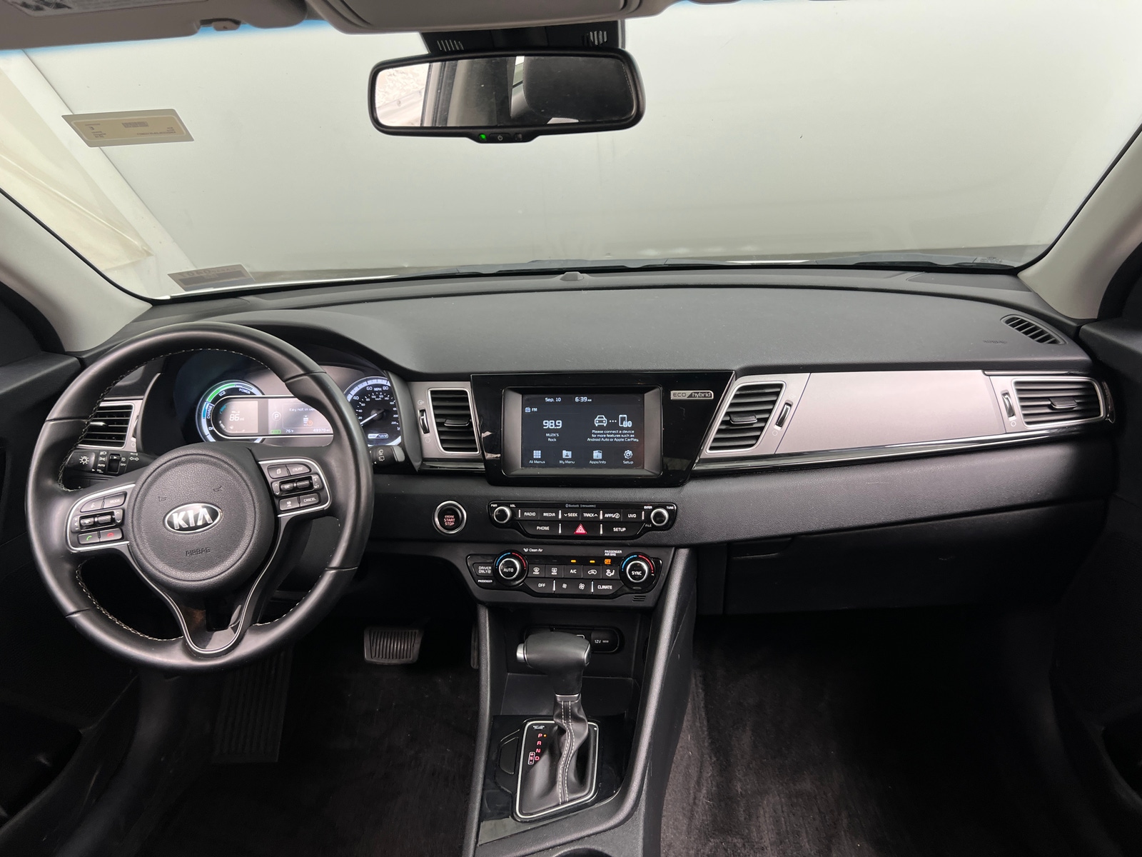 Thumbnail: 2018 Kia Niro - 3