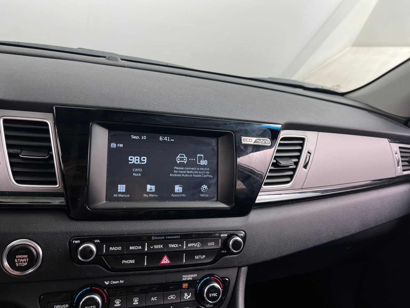 Thumbnail: 2018 Kia Niro - 4