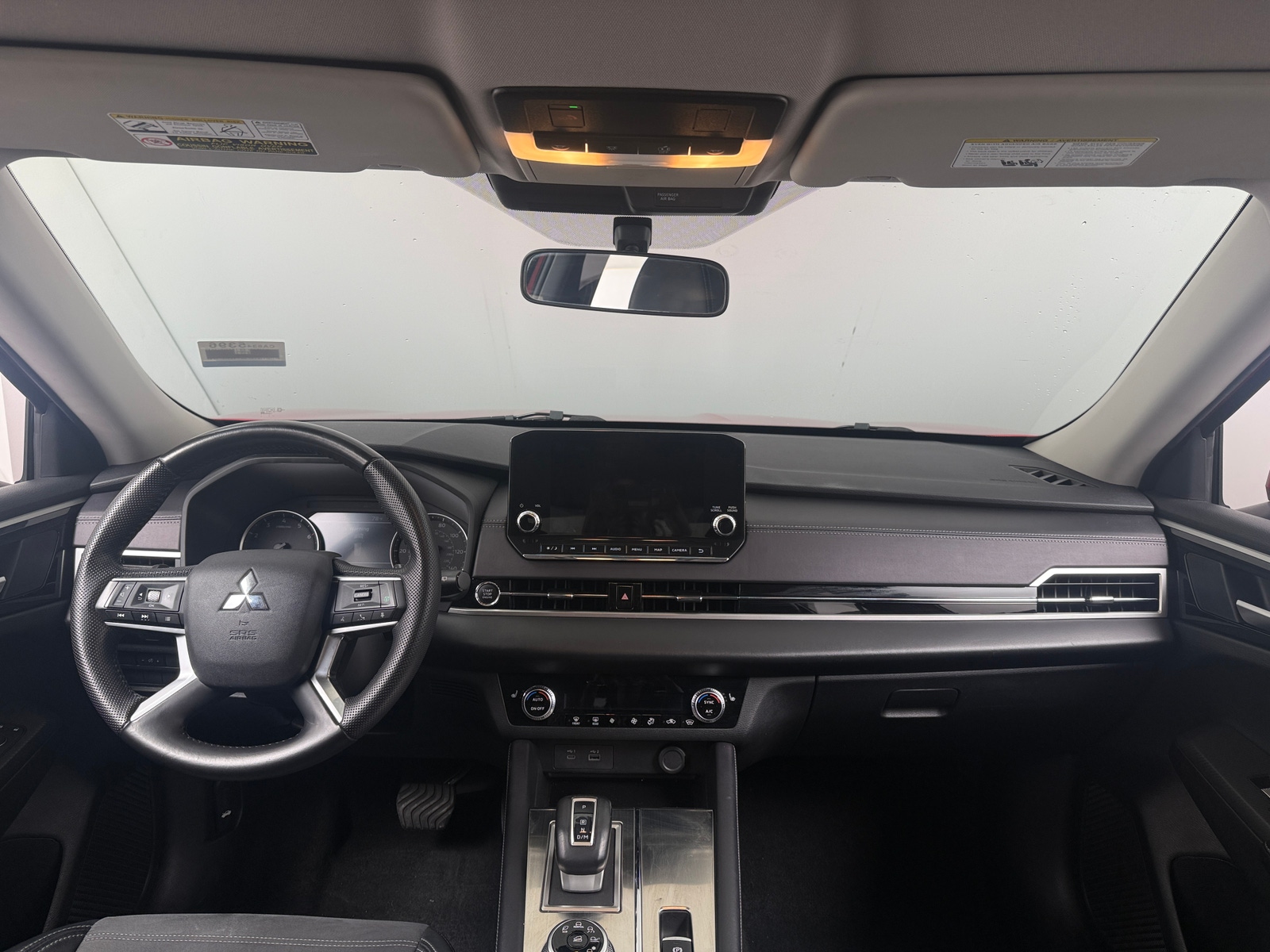 Thumbnail: 2023 Mitsubishi Outlander - 2