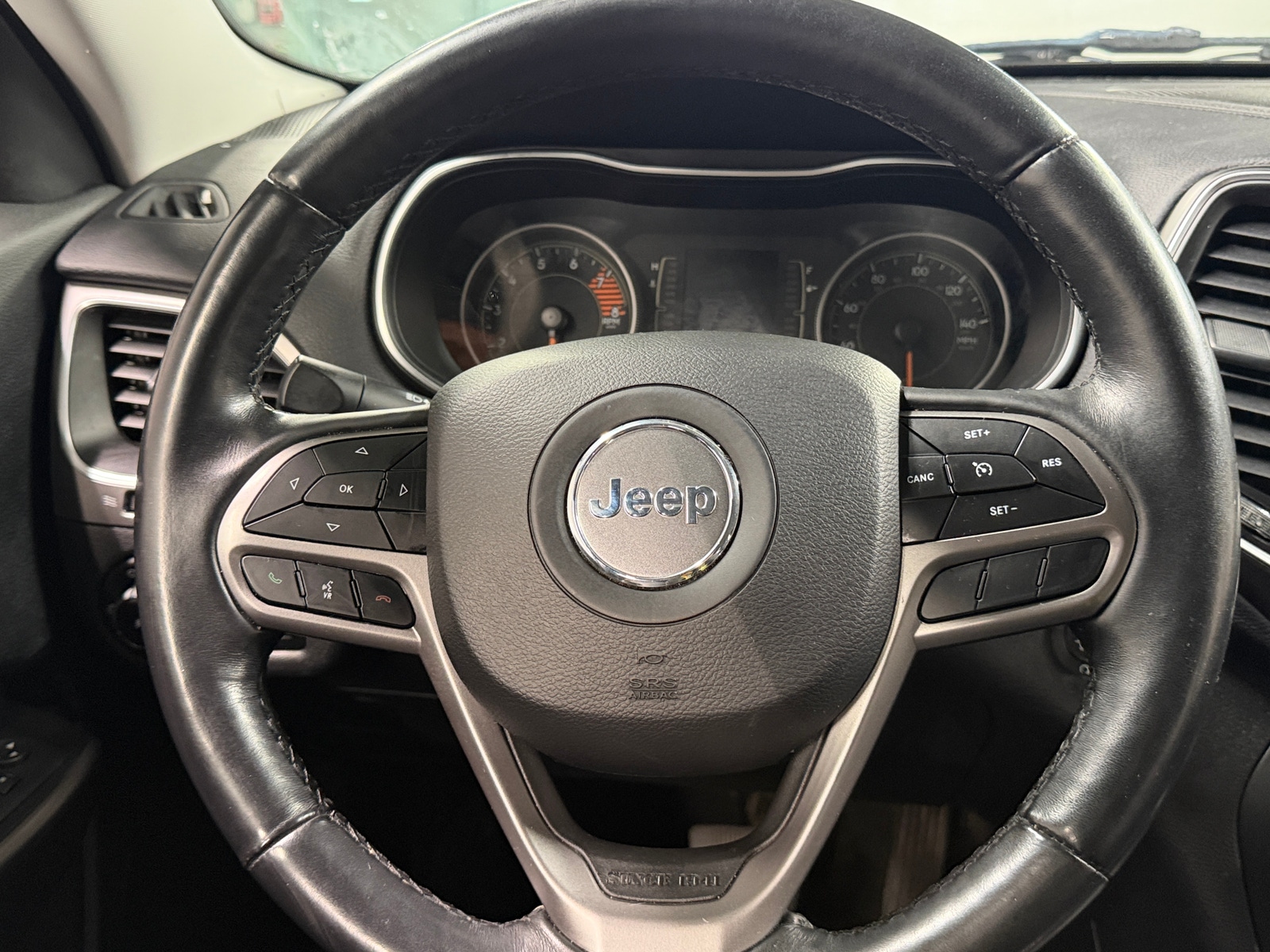 Thumbnail: 2019 Jeep Cherokee - 5