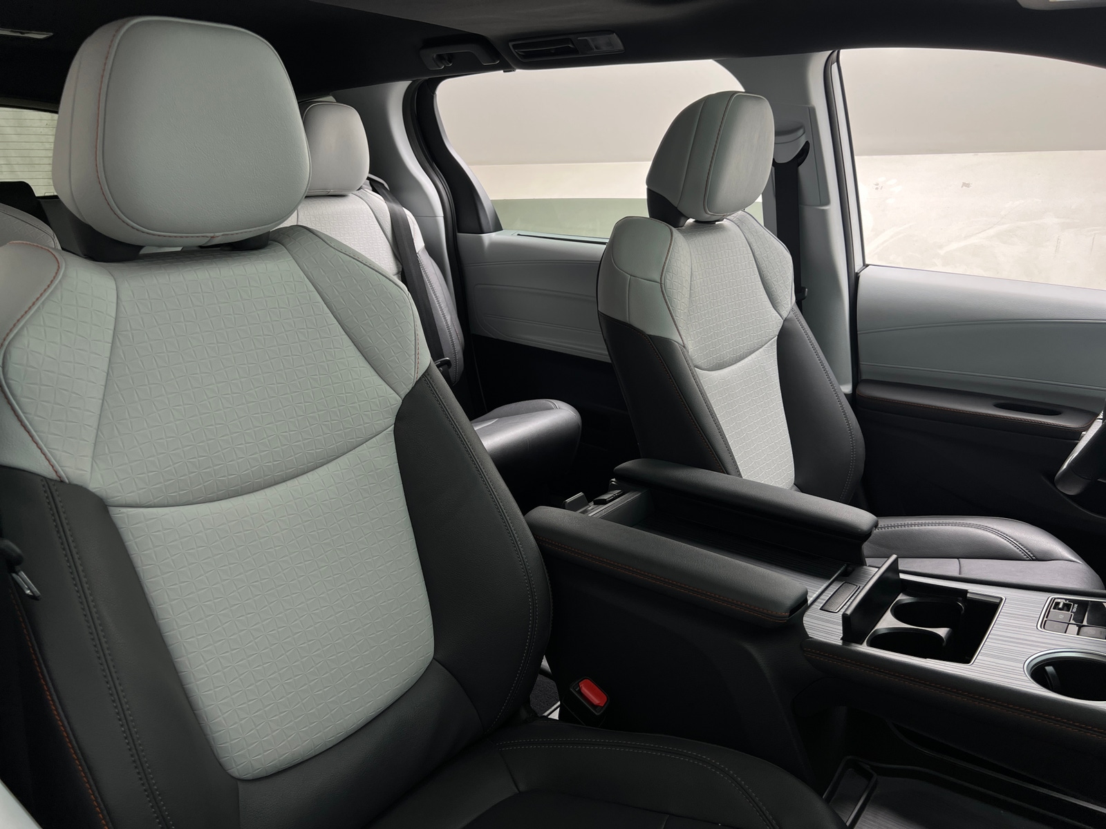 Thumbnail: 2024 Toyota Sienna - 2