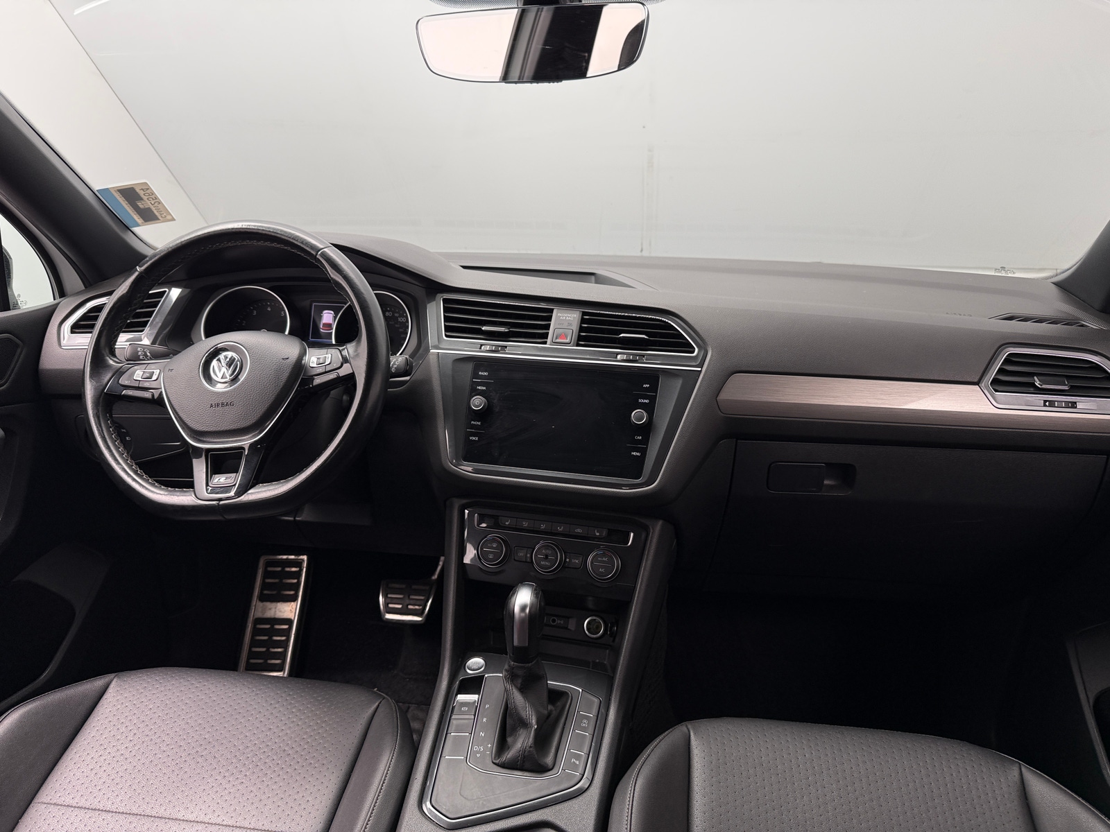 Thumbnail: 2020 Volkswagen Tiguan - 2