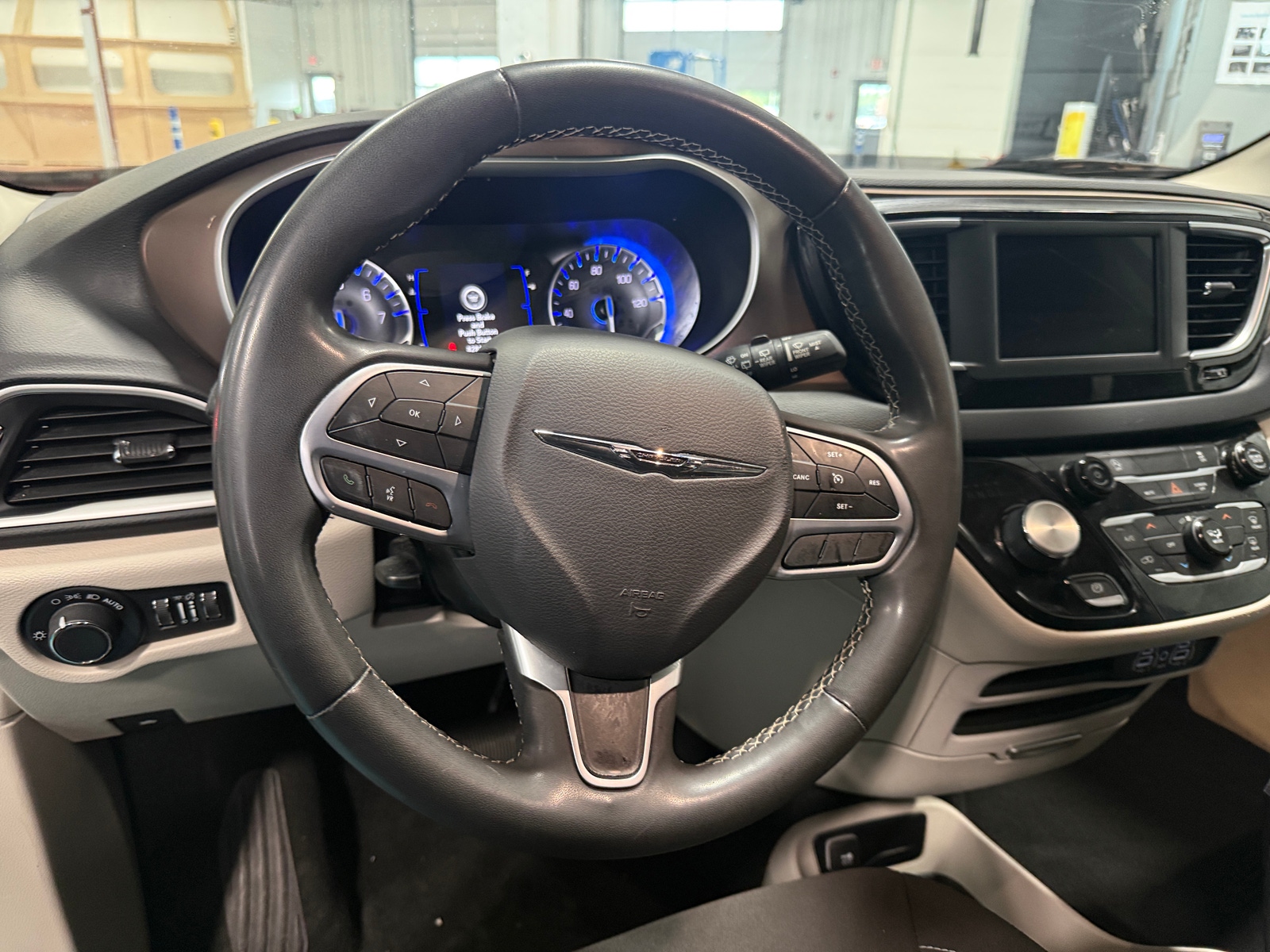 Thumbnail: 2023 Chrysler Voyager - 5