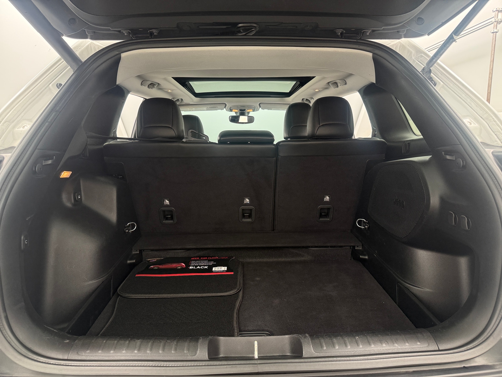 Thumbnail: 2019 Jeep Cherokee - 6