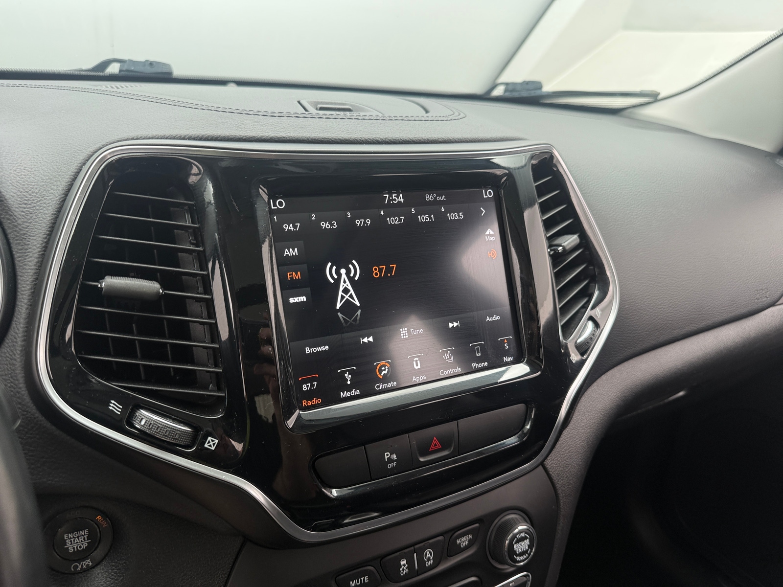 Thumbnail: 2019 Jeep Cherokee - 3