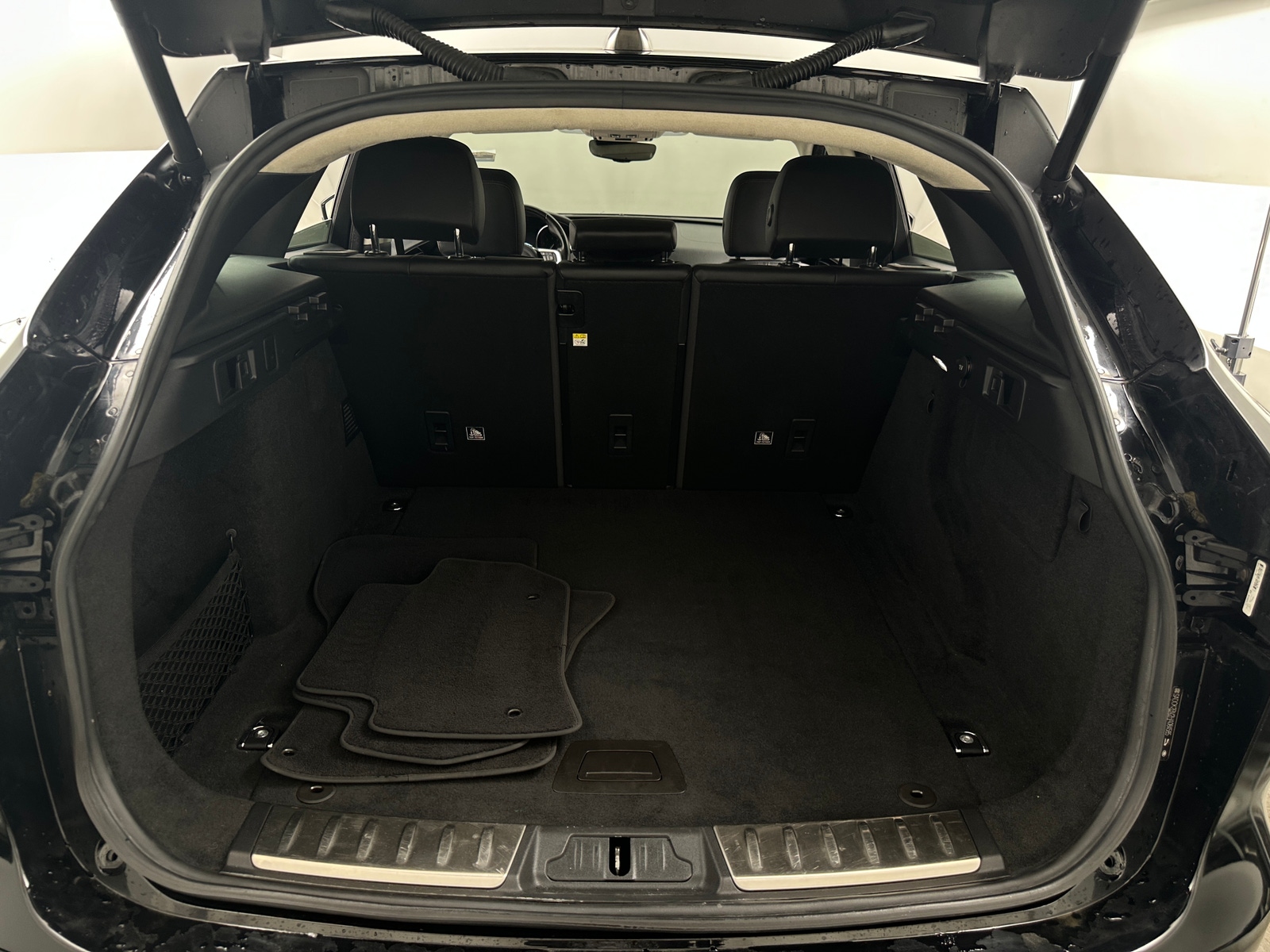 Thumbnail: 2020 Jaguar F-Pace - 6