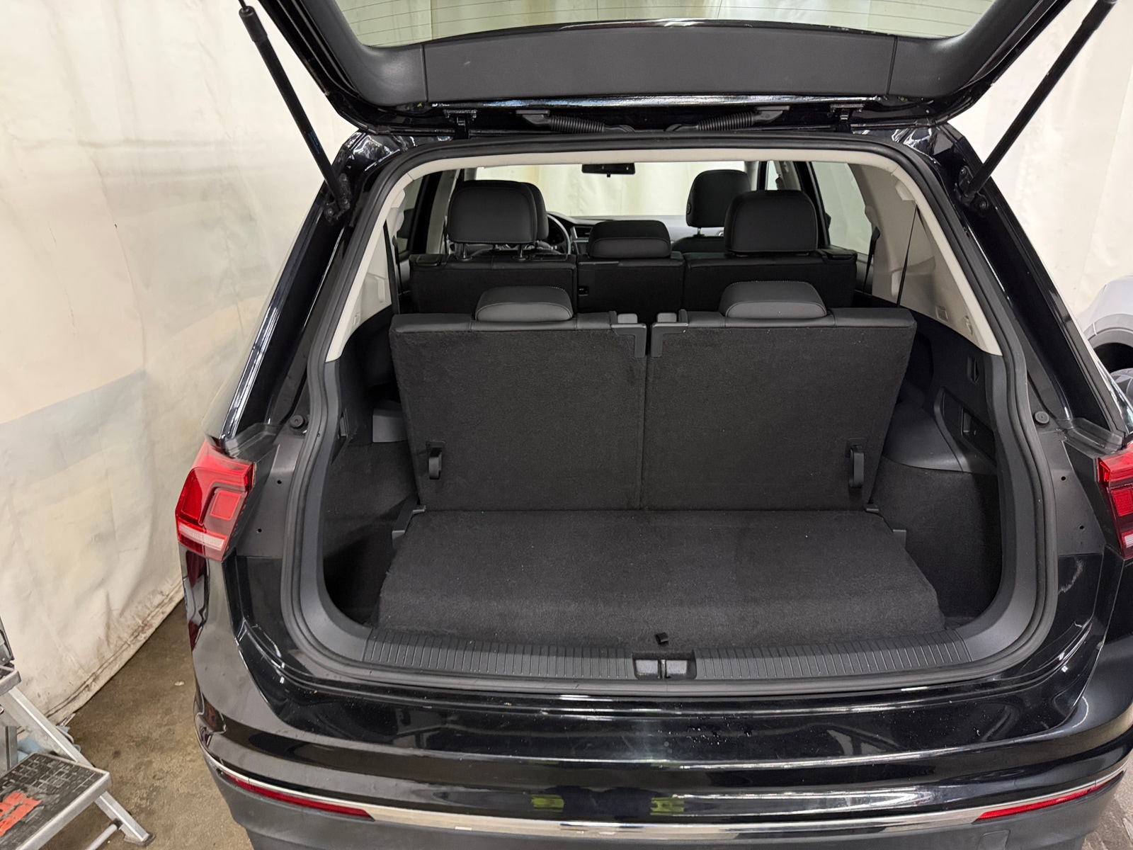 Thumbnail: 2020 Volkswagen Tiguan - 7