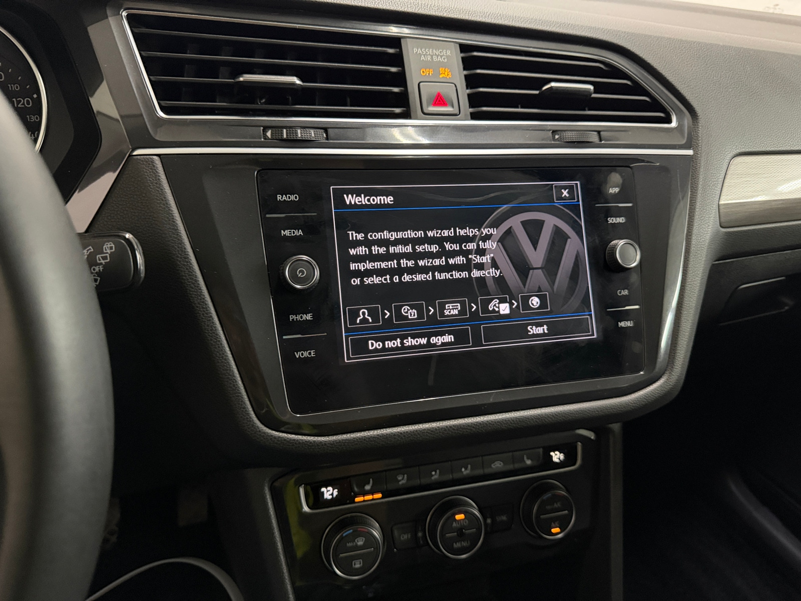 Thumbnail: 2020 Volkswagen Tiguan - 4