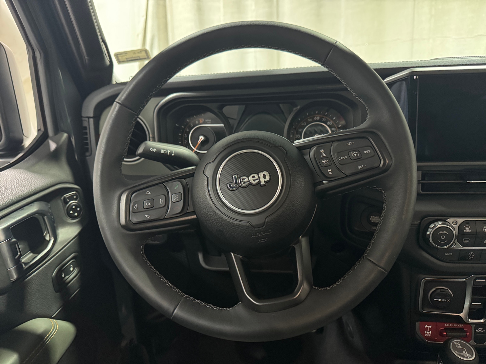 Thumbnail: 2025 Jeep Gladiator - 4