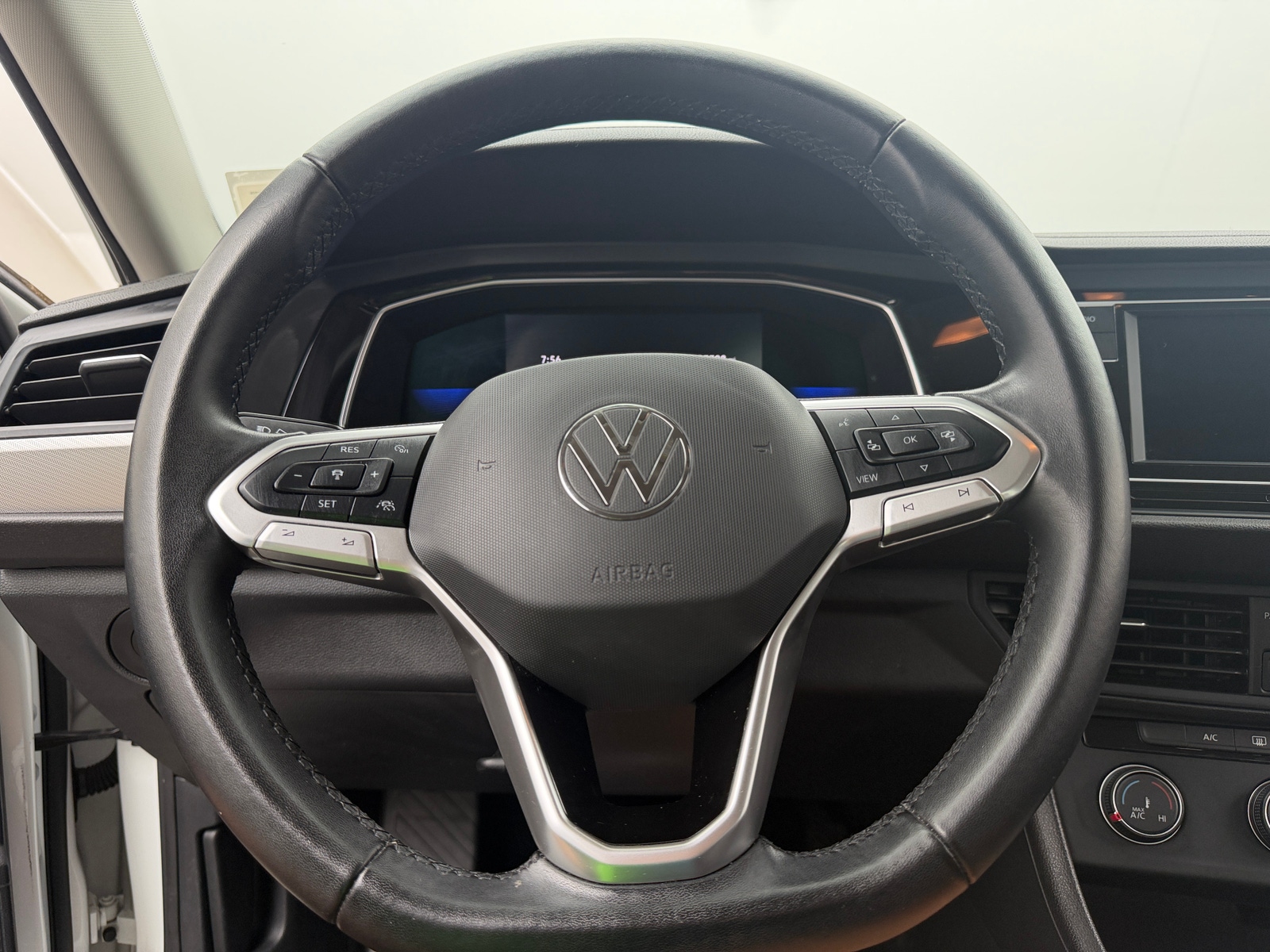 Thumbnail: 2022 Volkswagen Jetta - 5
