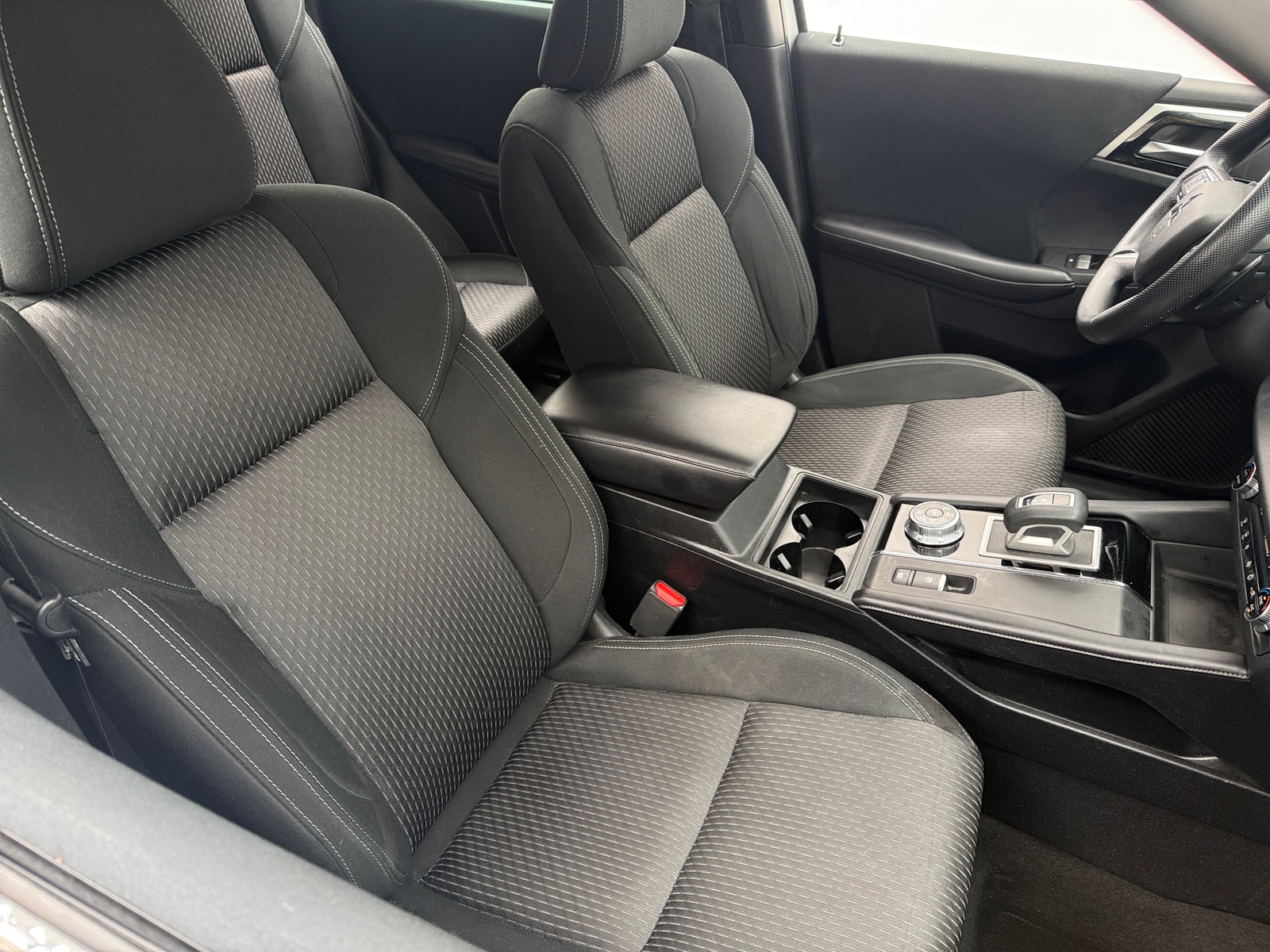 Thumbnail: 2022 Mitsubishi Outlander - 2