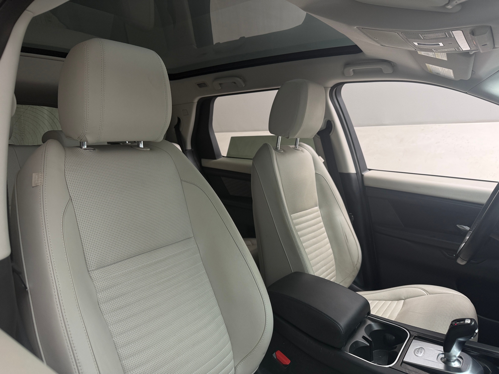 Thumbnail: 2020 Land Rover Discovery Sport - 2