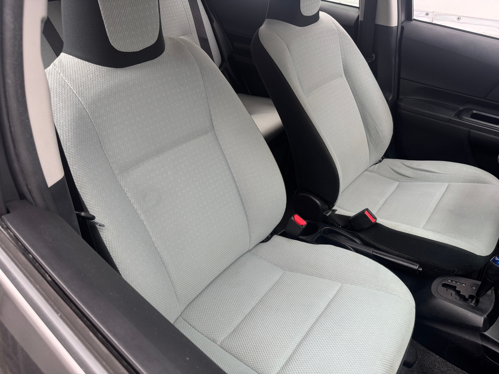 Thumbnail: 2016 Toyota Prius c - 2
