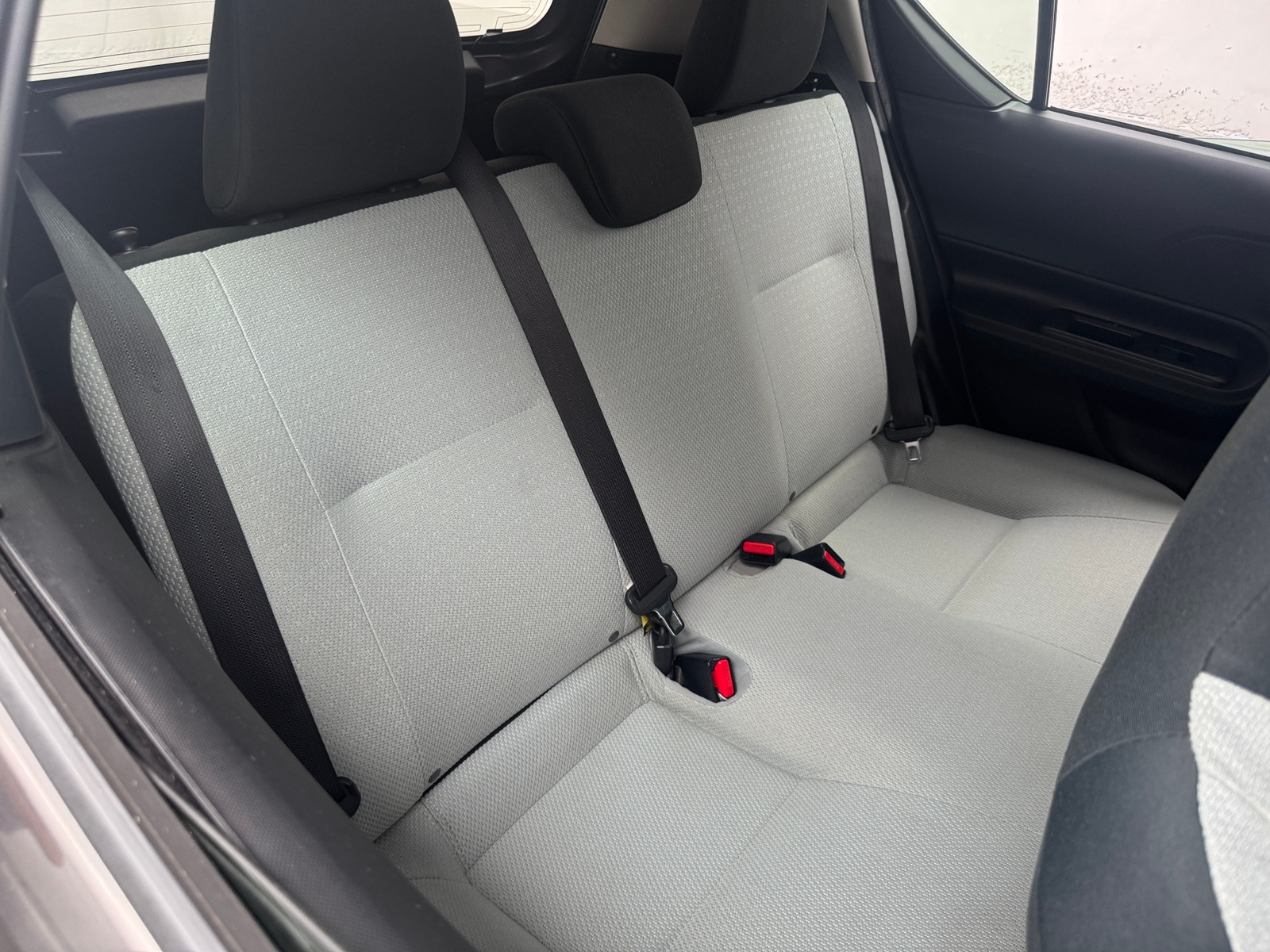 Thumbnail: 2016 Toyota Prius c - 6