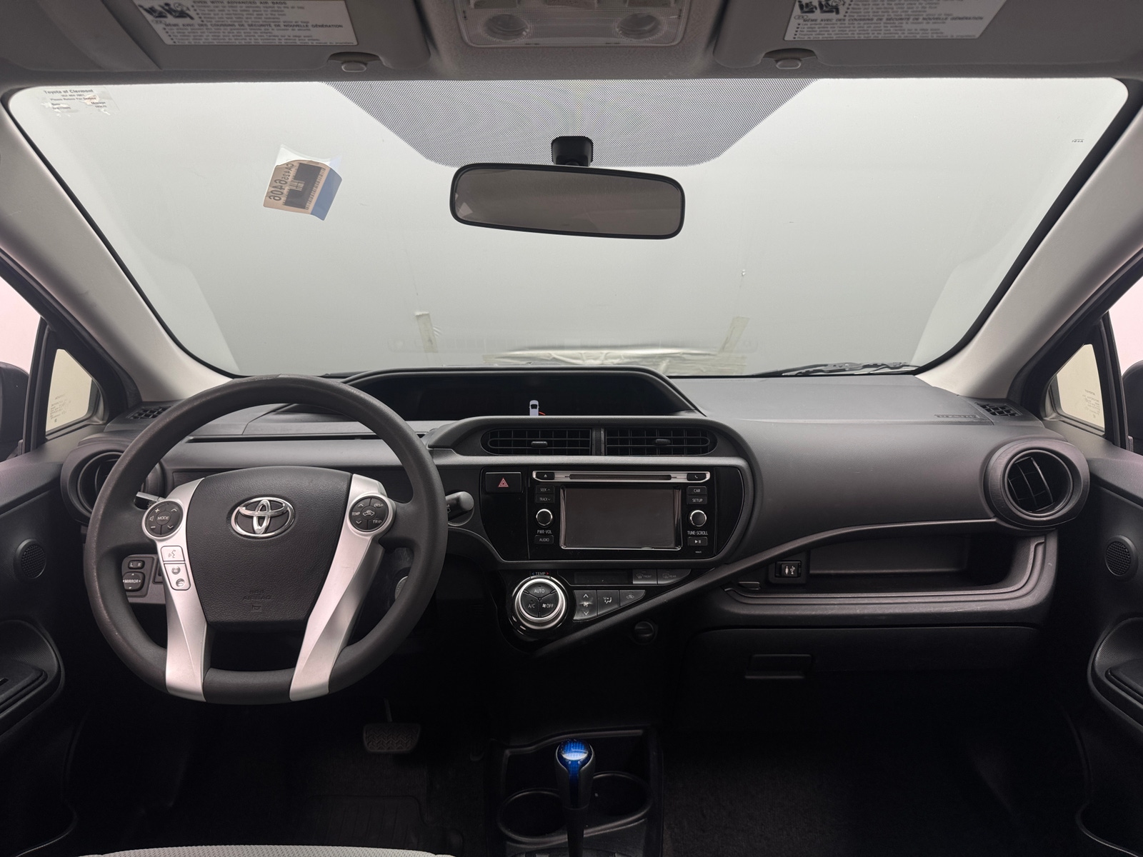 Thumbnail: 2016 Toyota Prius c - 3