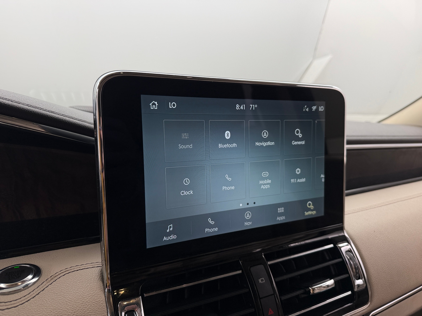 Thumbnail: 2021 Lincoln Navigator L - 3