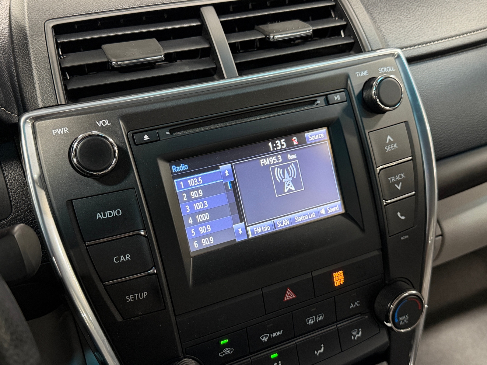 Thumbnail: 2015 Toyota Camry - 4