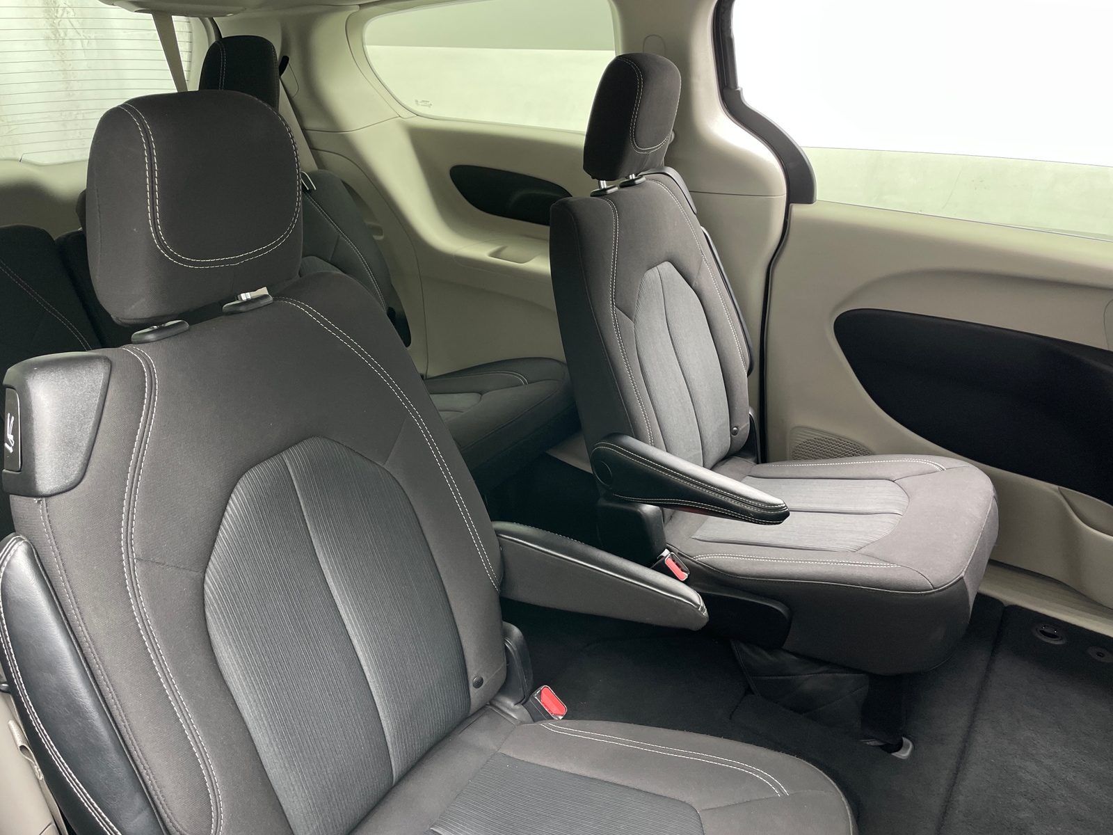 Thumbnail: 2023 Chrysler Voyager - 6