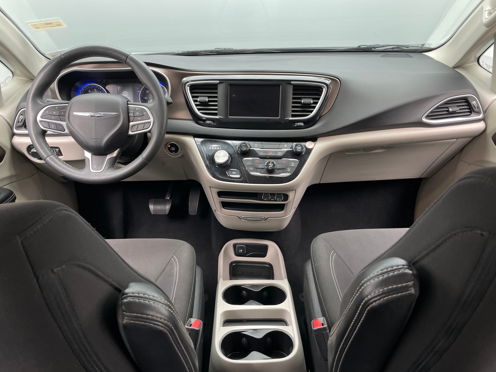 Thumbnail: 2023 Chrysler Voyager - 3