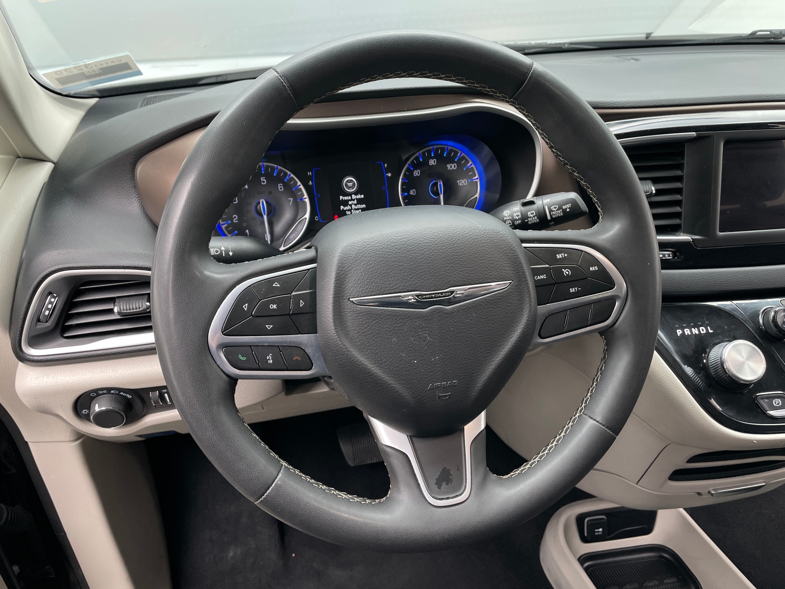 Thumbnail: 2023 Chrysler Voyager - 5
