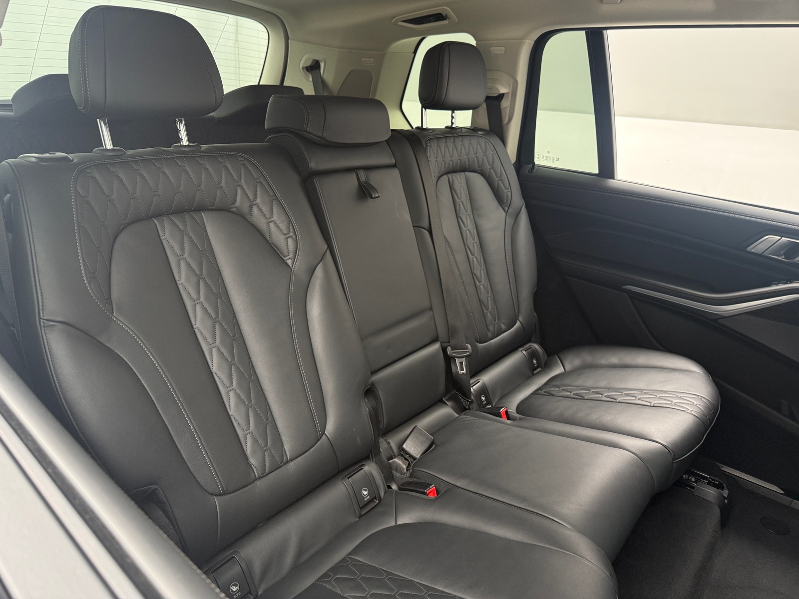 Thumbnail: 2026 BMW X7 - 6