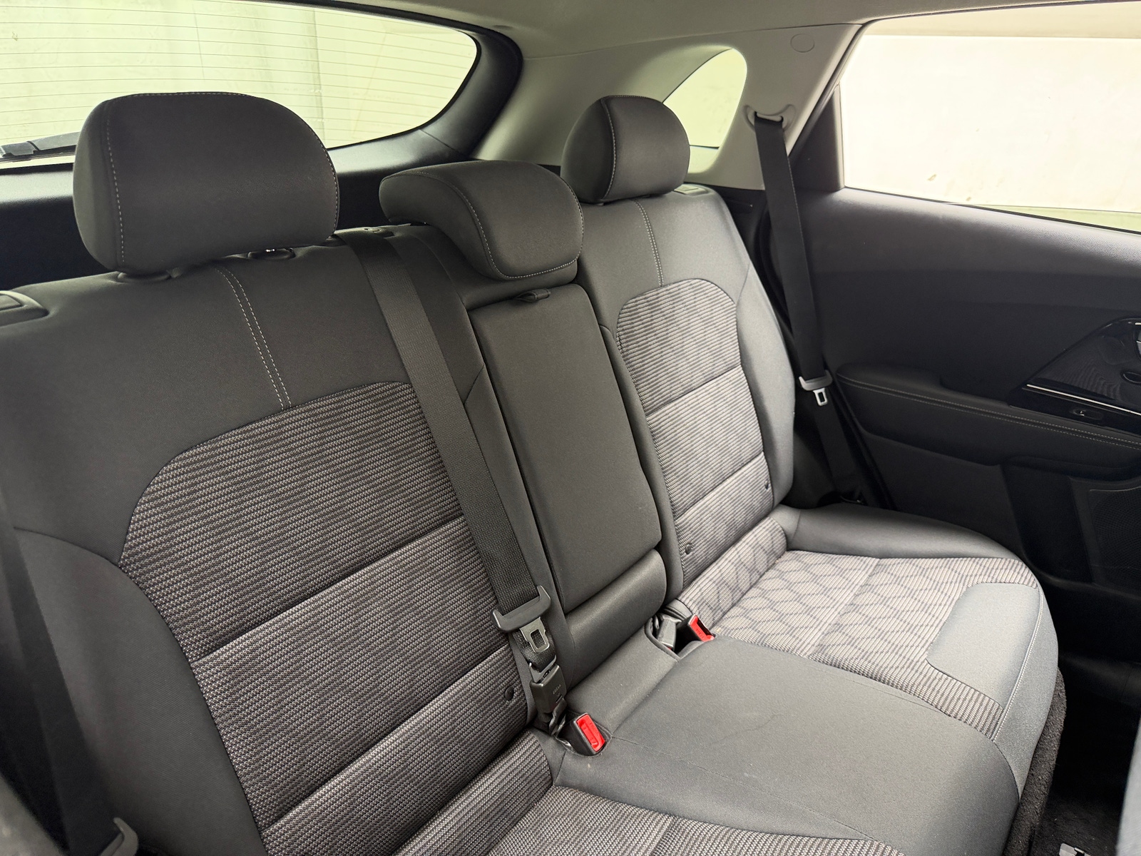 Thumbnail: 2020 Kia Niro - 6