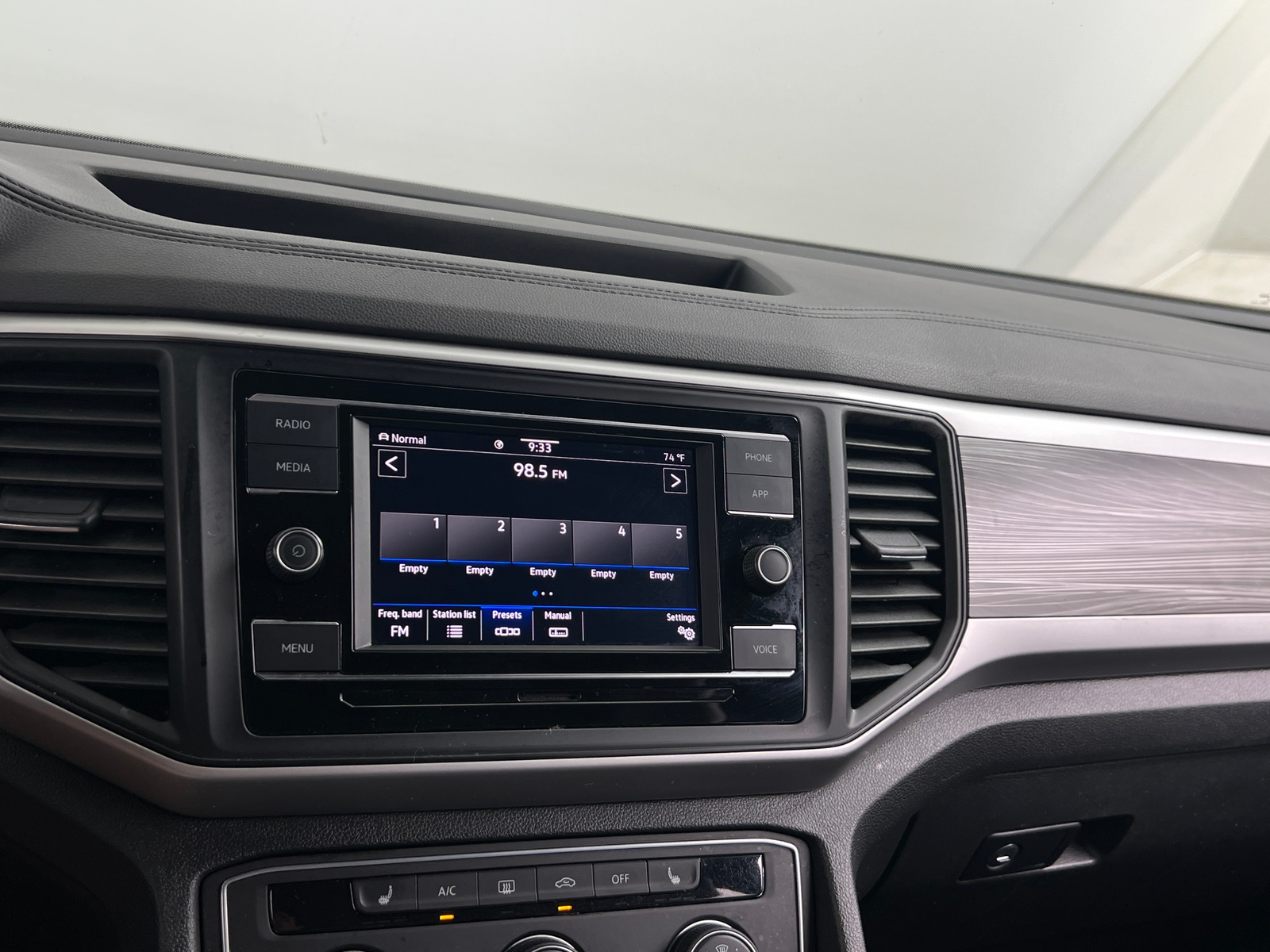 Thumbnail: 2022 Volkswagen Atlas - 4