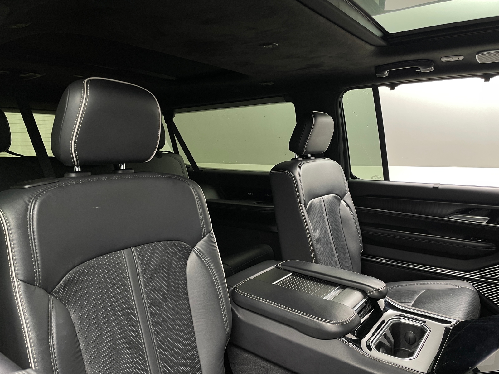 Thumbnail: 2024 Jeep Grand Wagoneer L - 5