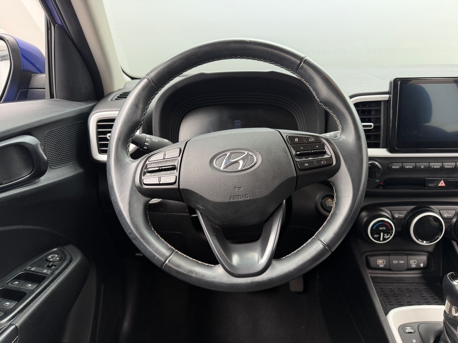 Thumbnail: 2023 Hyundai Venue - 4