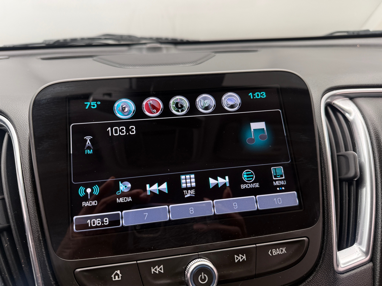 Thumbnail: 2016 Chevrolet Malibu - 3