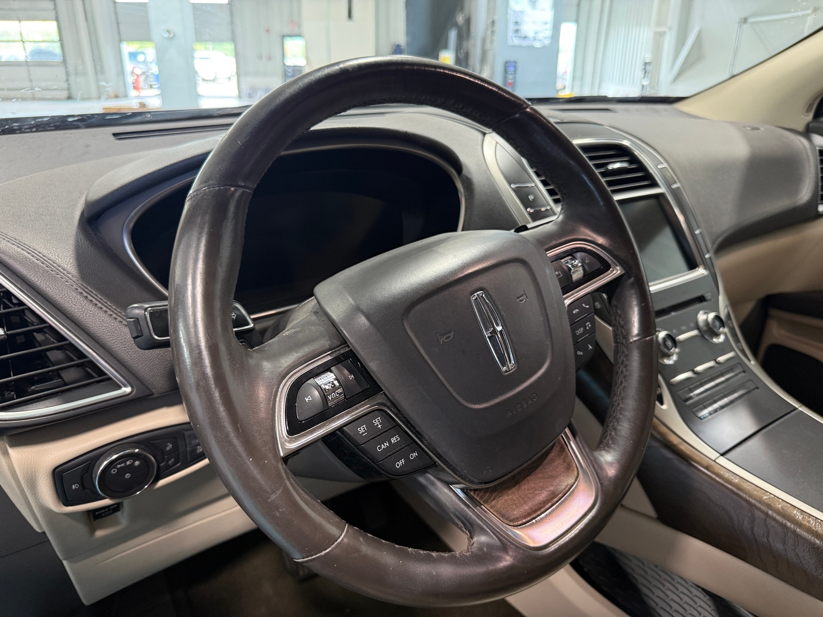 Thumbnail: 2019 Lincoln Nautilus - 4