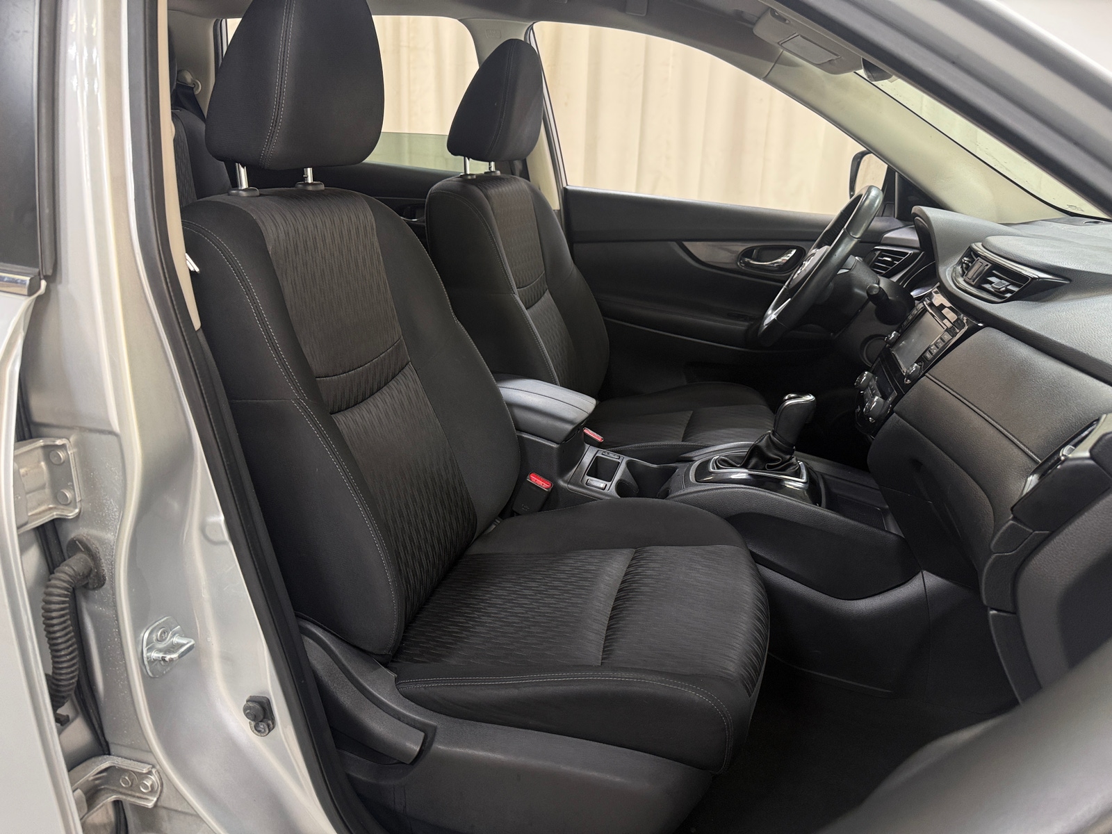 Thumbnail: 2017 Nissan Rogue - 2