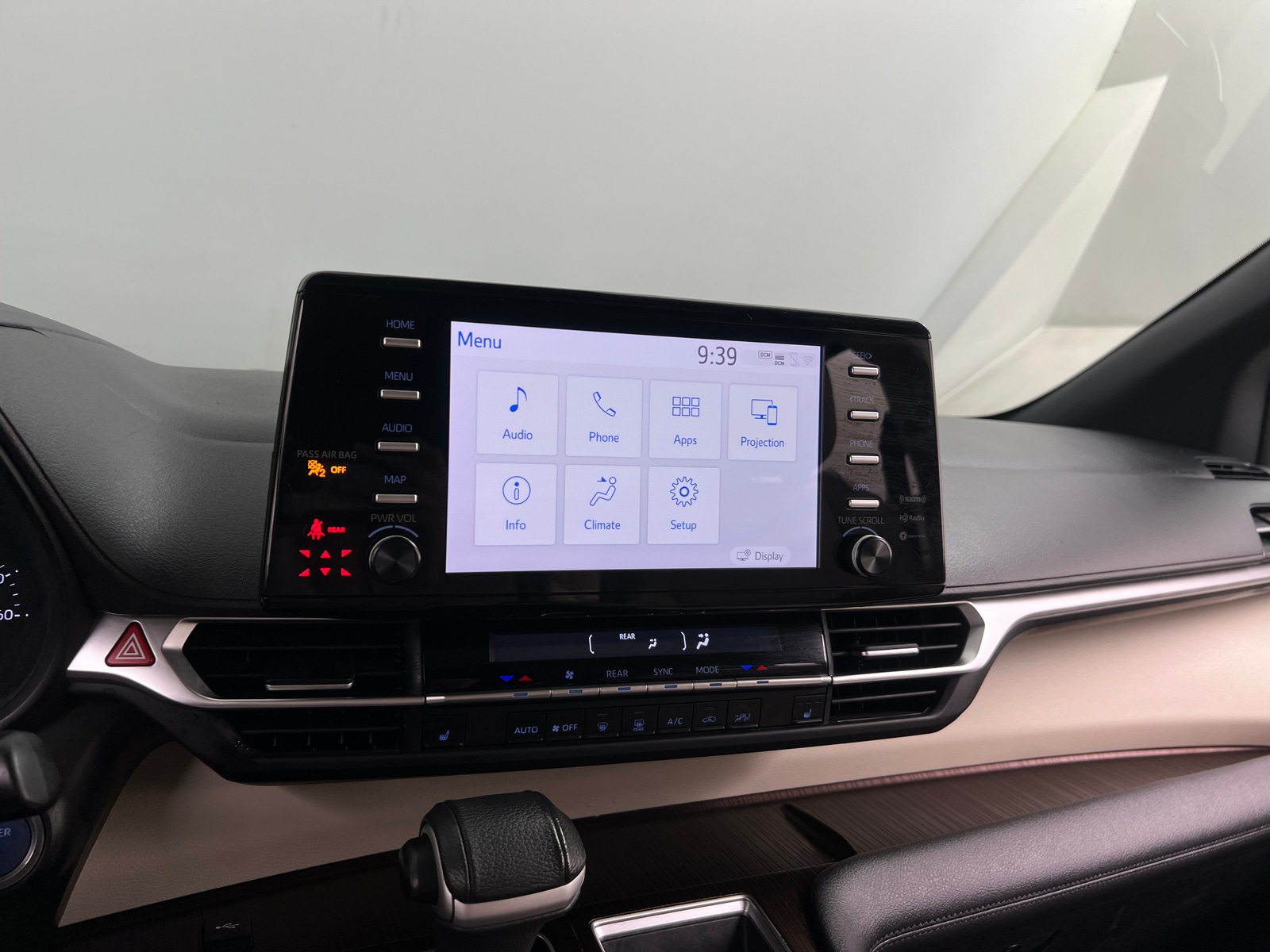 Thumbnail: 2021 Toyota Sienna - 4