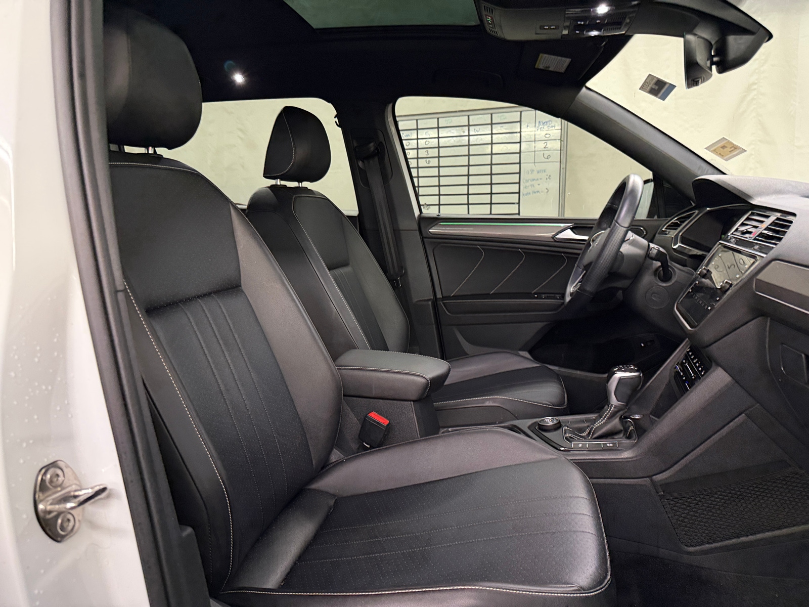 Thumbnail: 2022 Volkswagen Tiguan - 2