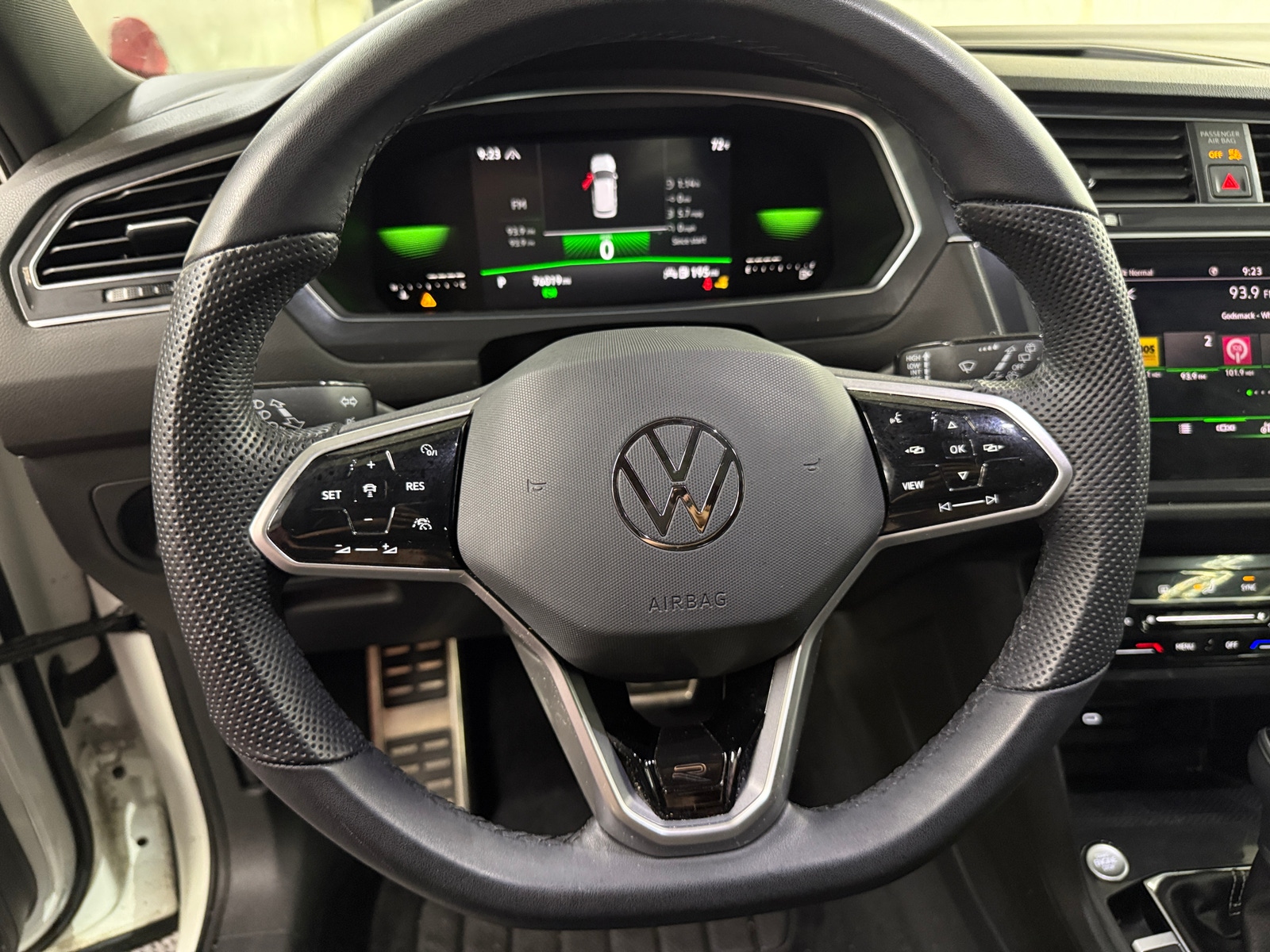 Thumbnail: 2022 Volkswagen Tiguan - 5