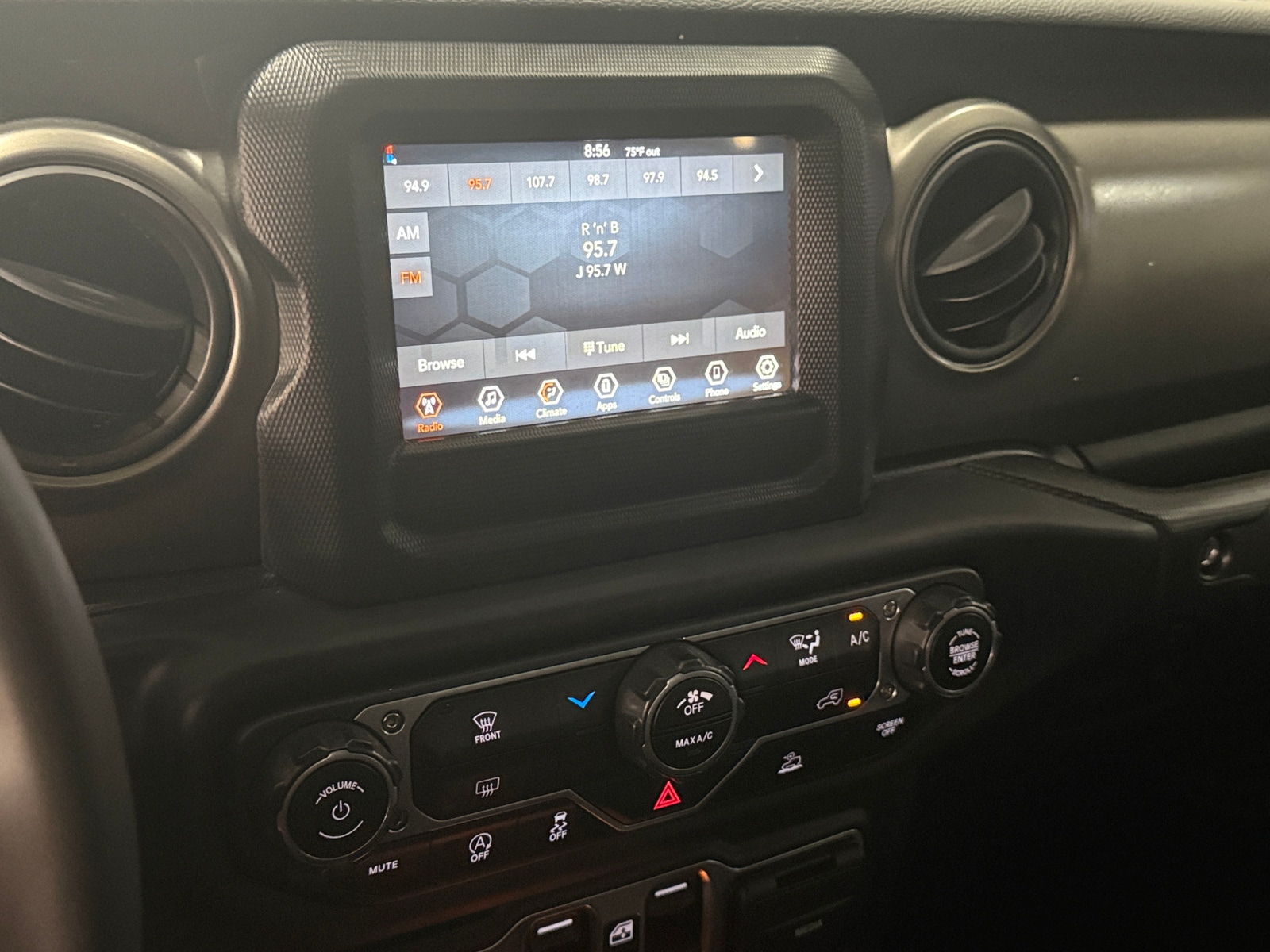 Thumbnail: 2023 Jeep Gladiator - 4