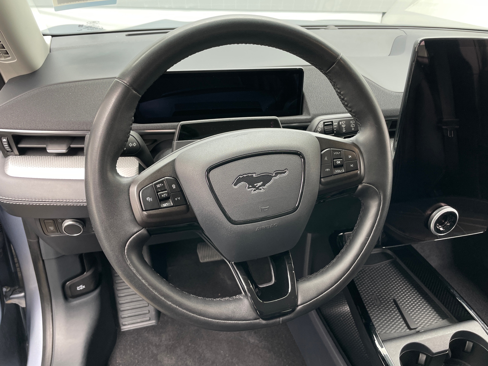 Thumbnail: 2022 Ford Mustang Mach-E - 4