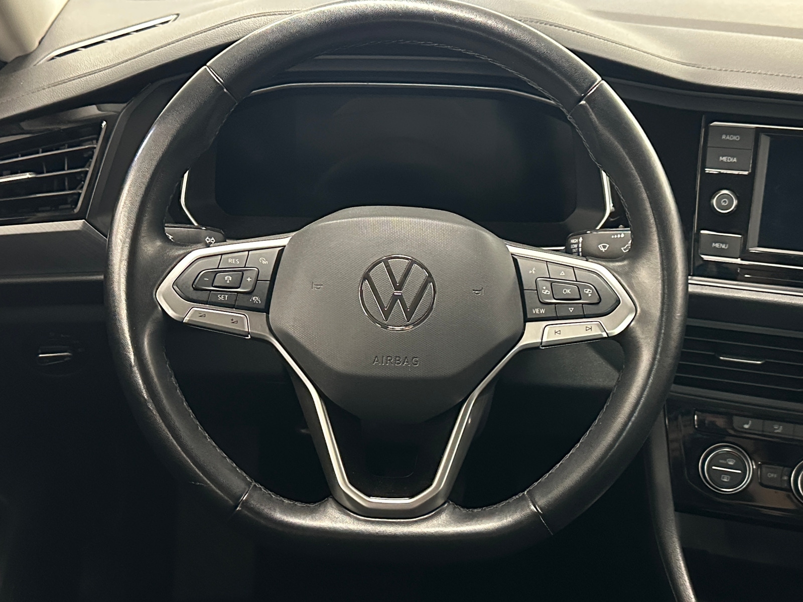 Thumbnail: 2024 Volkswagen Jetta - 4