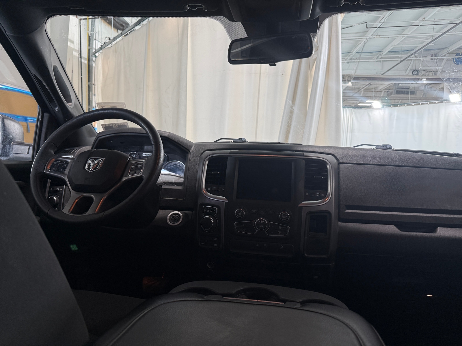 Thumbnail: 2021 RAM 1500 Classic - 3