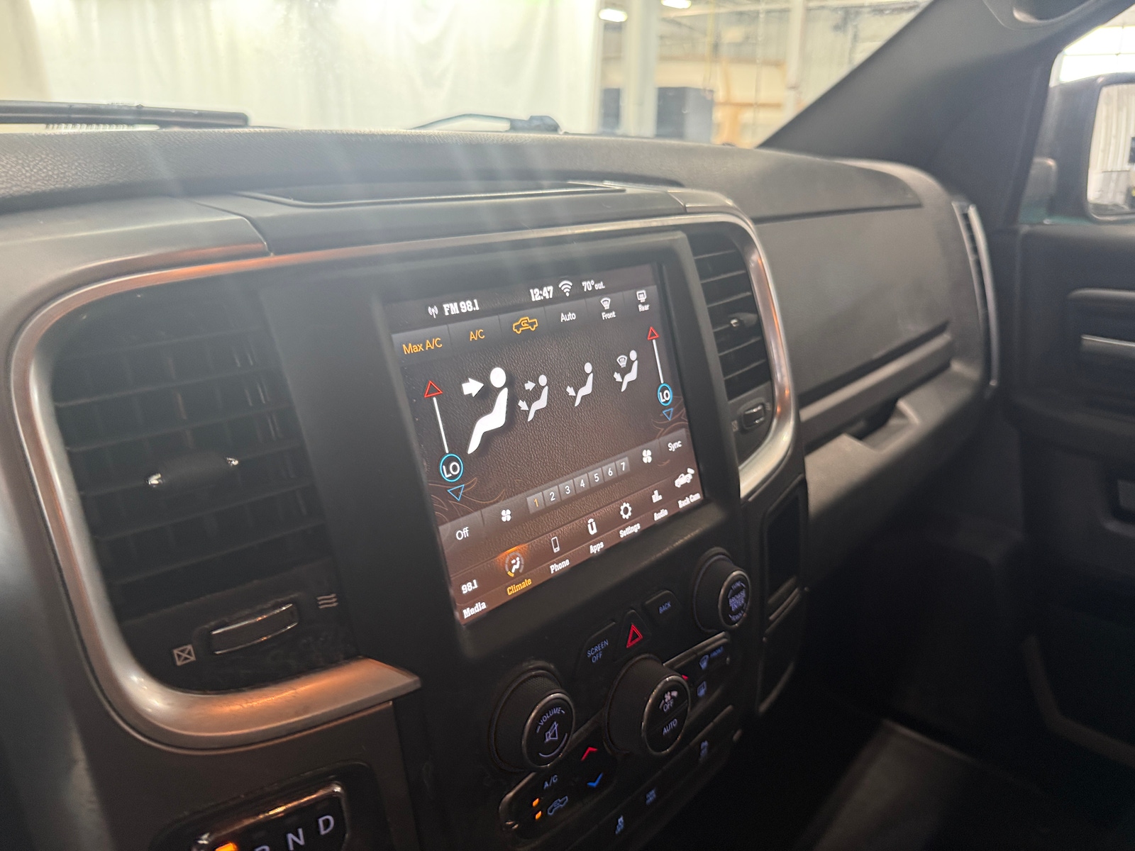 Thumbnail: 2021 RAM 1500 Classic - 4